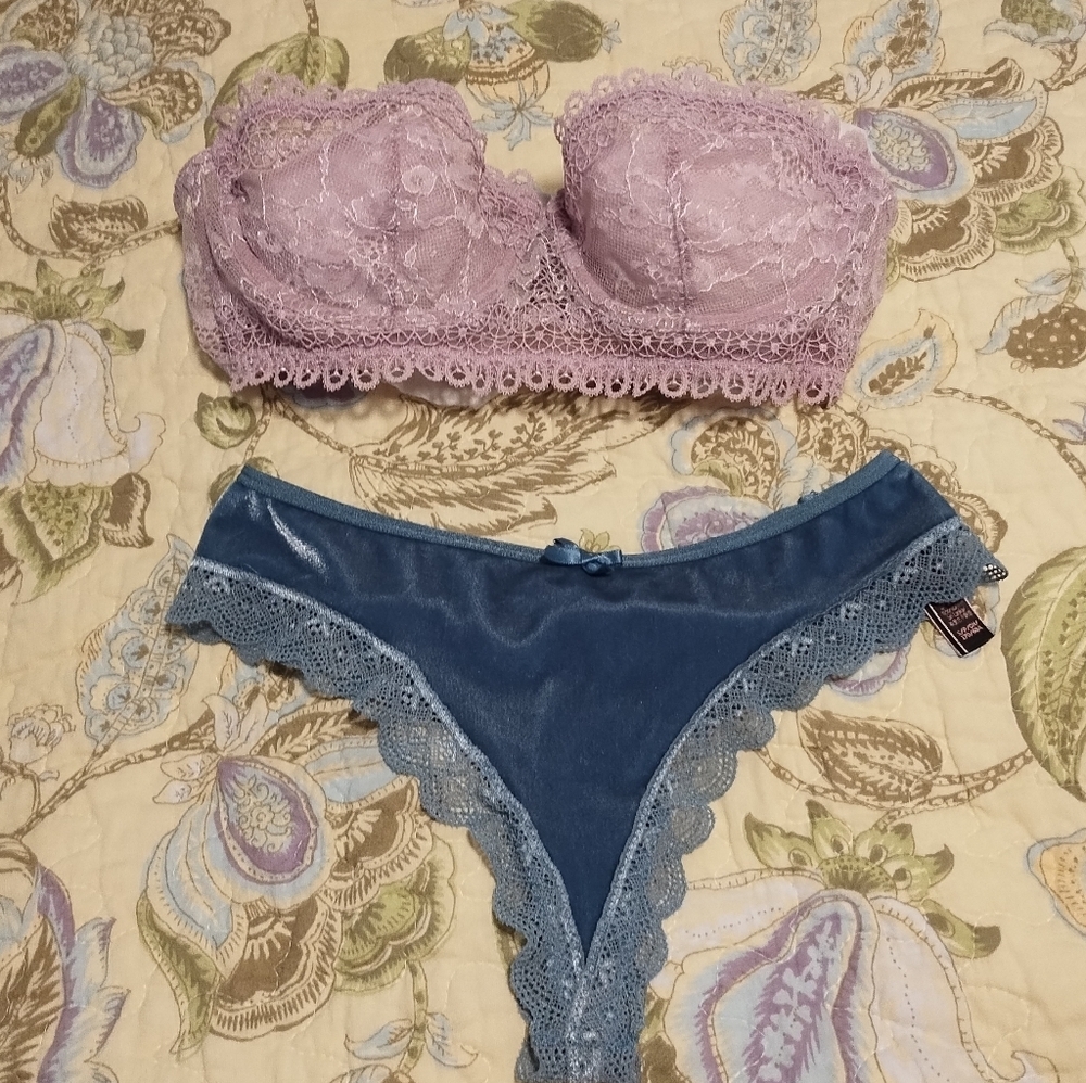 Victoria's Secret Lace Bra and Panty Velvet   (#D-3)